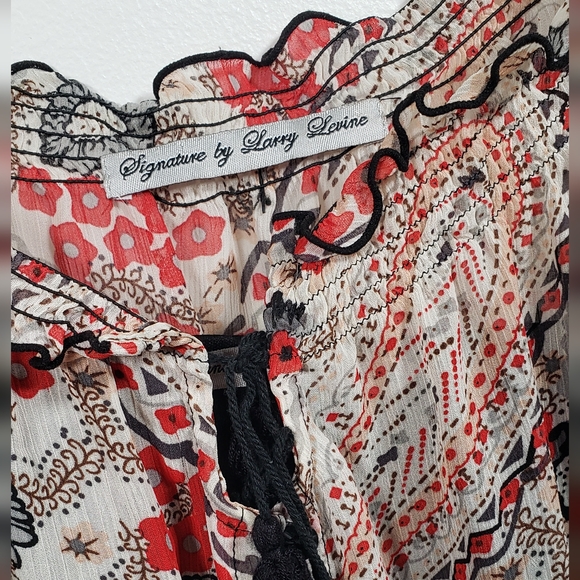 Signature by Larry Lavigne floral top with attached tank in large - Picture 3 of 11